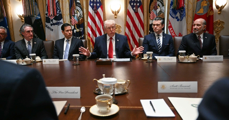 ترامب: إيران «تتوسّل» للتوصل لاتفاق