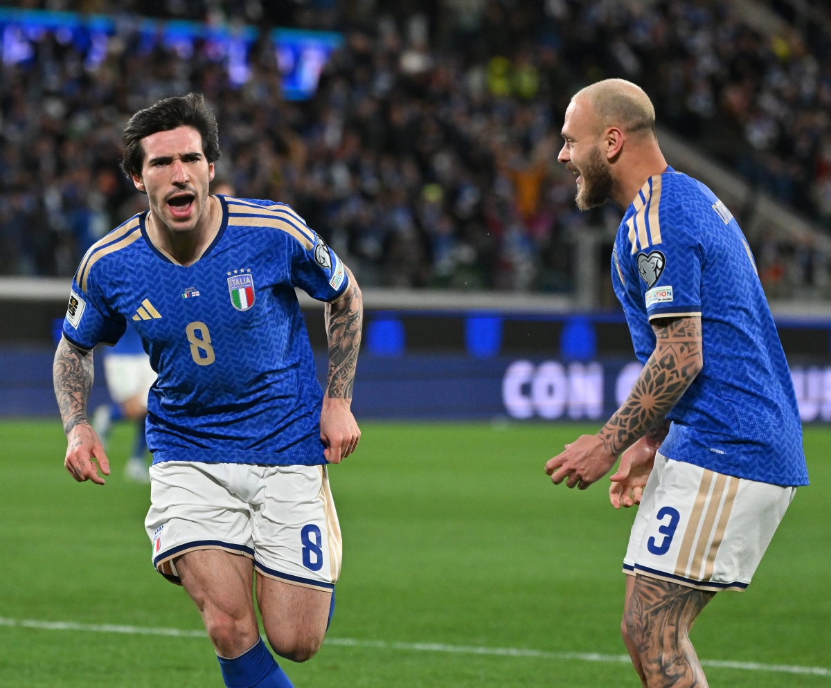 فيديريكو ديماركو محتفلاً بهدف ساندرو تونالي