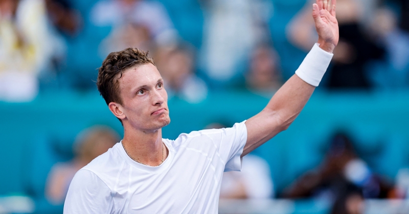 ليهيتشكا يسحق فيس ويبلغ نهائي ميامي للتنس