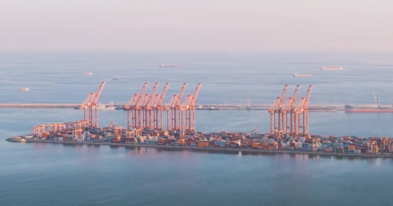 عُمان: إصابة عامل في هجوم بمسيّرتين على ميناء صلالة