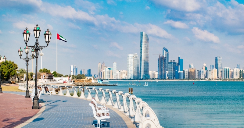 مكتب أبوظبي الإعلامي: السيطرة على 3 حرائق في محيط «كيزاد»