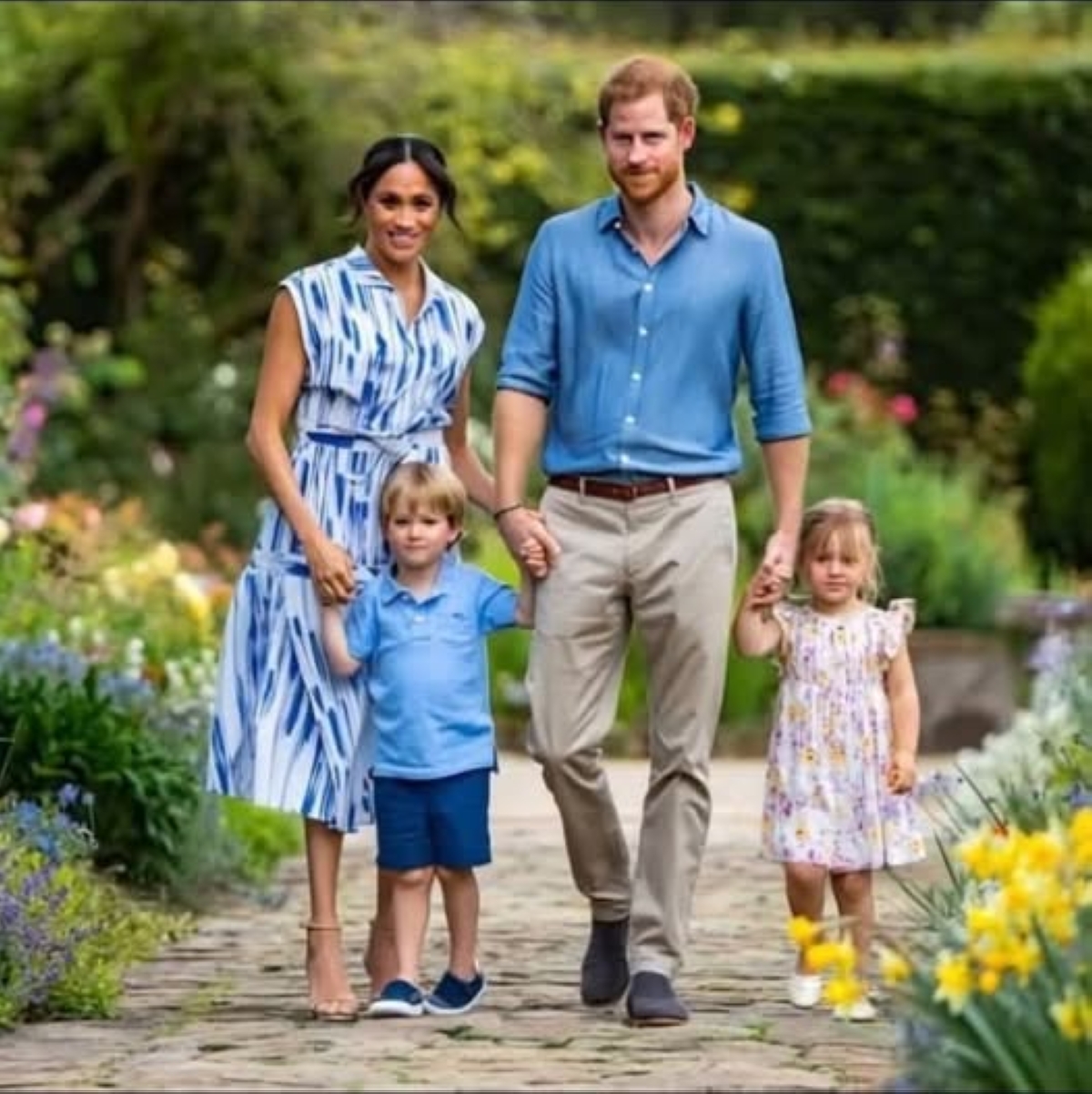هاري وميغان مع طفليهما 