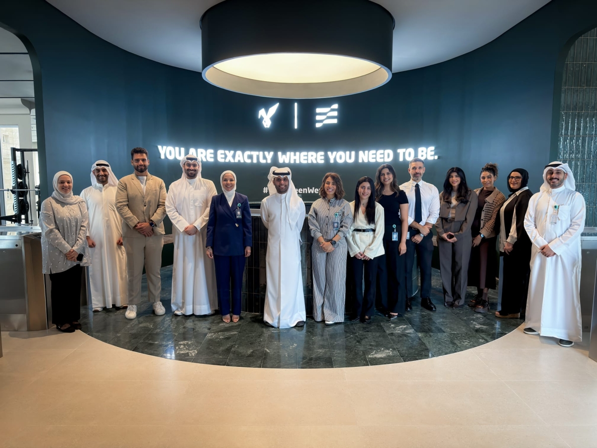 لقطة جماعية خلال افتتاح الفرع الجديد 