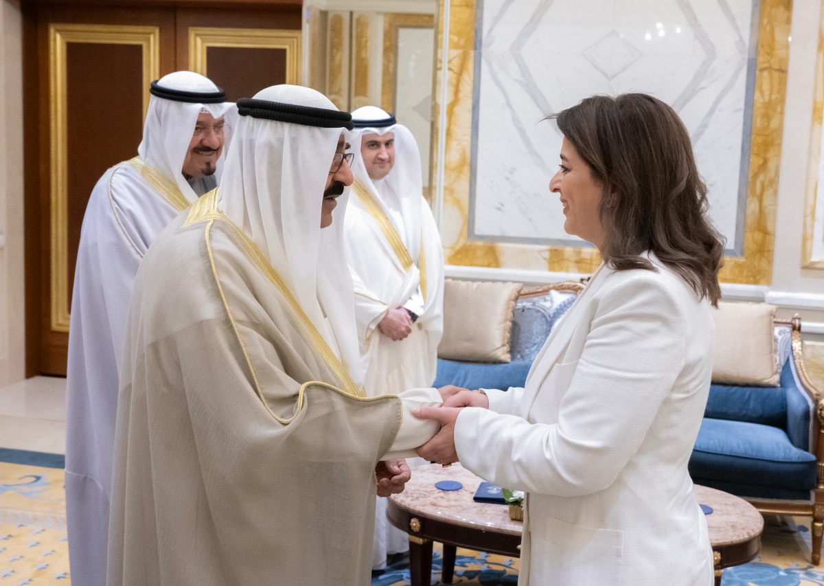 سمو الأمير مستقبلاً رنا الفارس