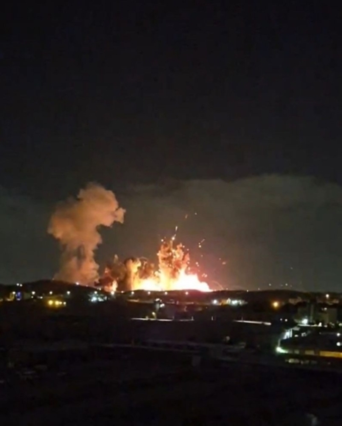 نيران غارات أميركية - إسرائيلية بقنابل خارقة للتحصينات في أصفهان 