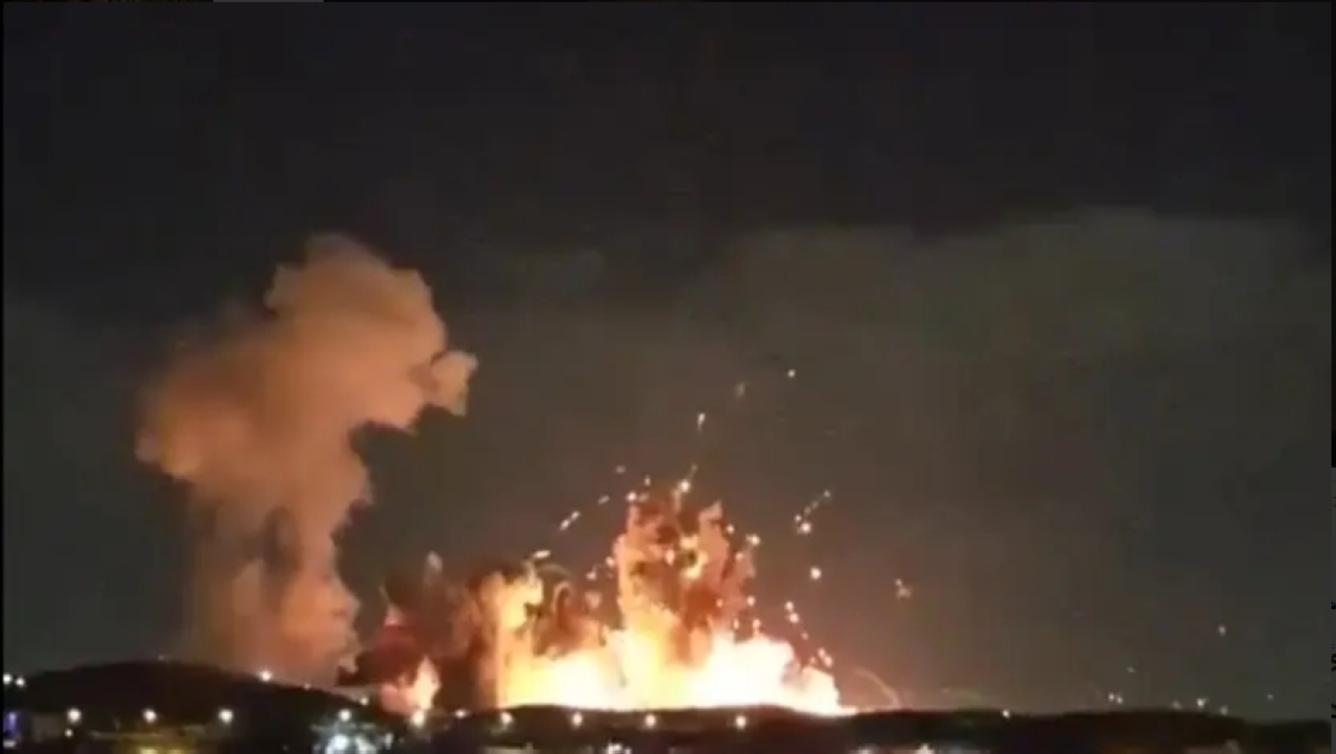 نيران غارات أميركية - إسرائيلية بقنابل خارقة للتحصينات في أصفهان 