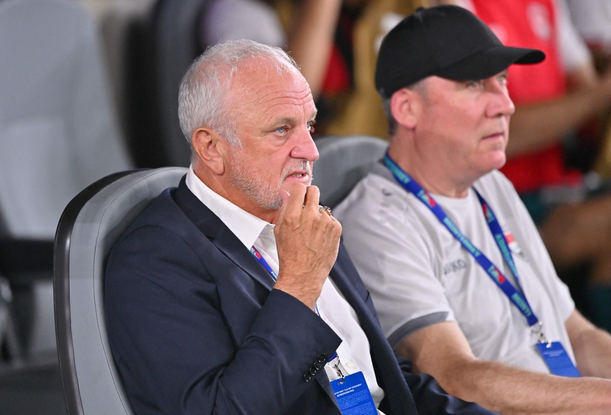  غراهام أرنولد خلال المباراة