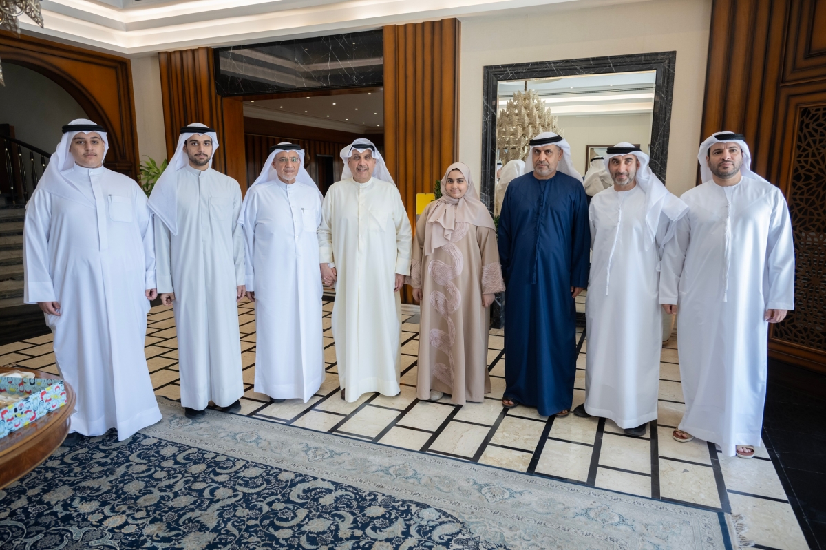 جانب من استقبال وزير الديوان الأميري للسفير النيادي وعادل الحمادي