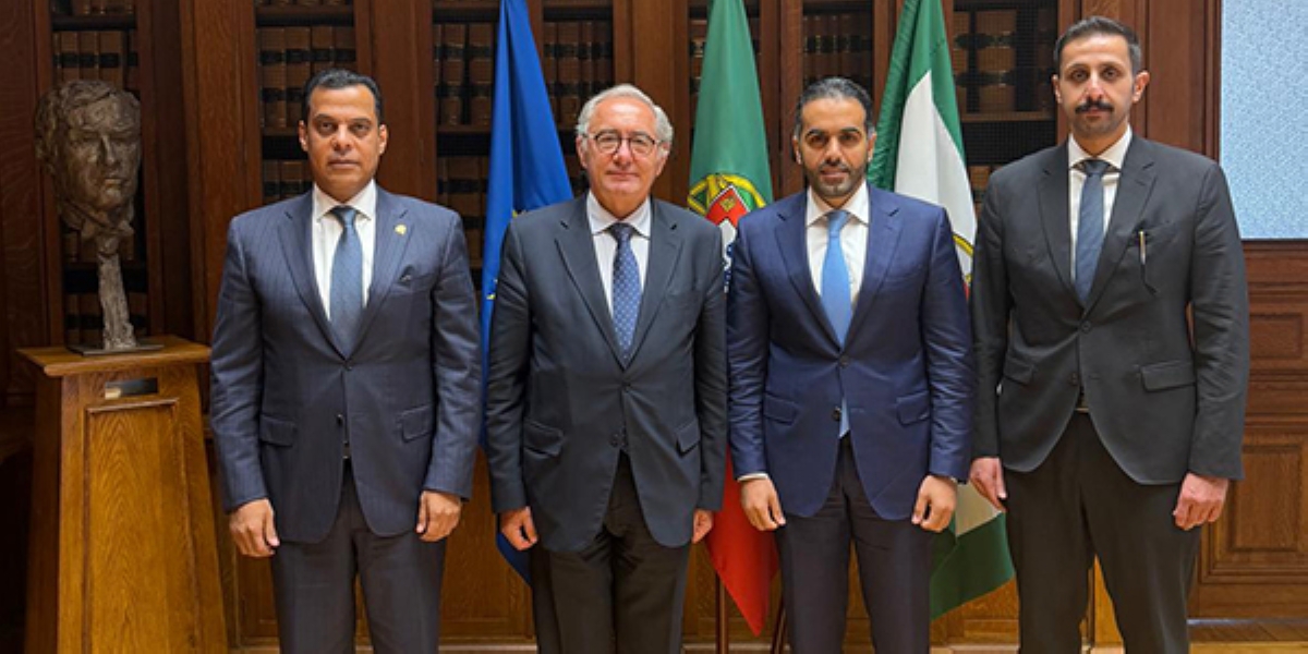 سفير دولة الكويت لدى البرتغال حمد الهزيم مع رئيس لجنة الشؤون الخارجية بالبرلمان البرتغالي جوزيه سيزاريو