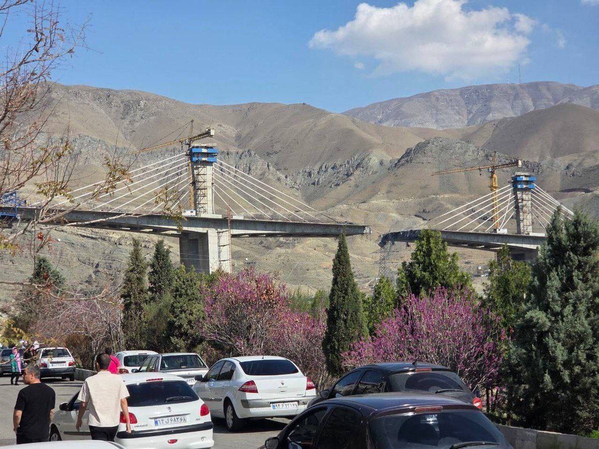 جسر كرج بعد استهدافه بضربات جوية