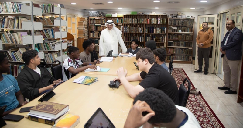 وزير التربية يتفقد مقار طلبة المنح الدراسية في المعهد الديني 