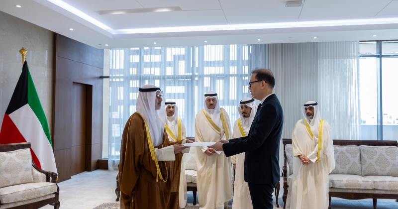 وزير الخارجية يتسلم نسخة من أوراق اعتماد سفير تايلند 