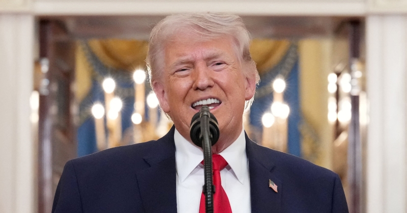 الرئيس الأميركي يُقيل وزيرة العدل 