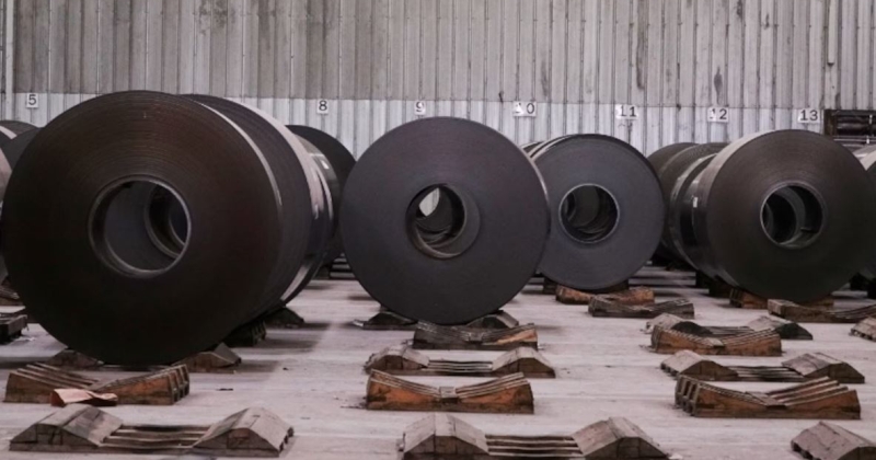 ترامب يخفض الرسوم الجمركية على مشتقات الصلب والألمنيوم والنحاس