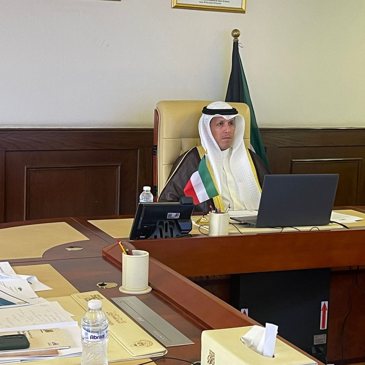 الوسمي مشاركا في الاجتماع