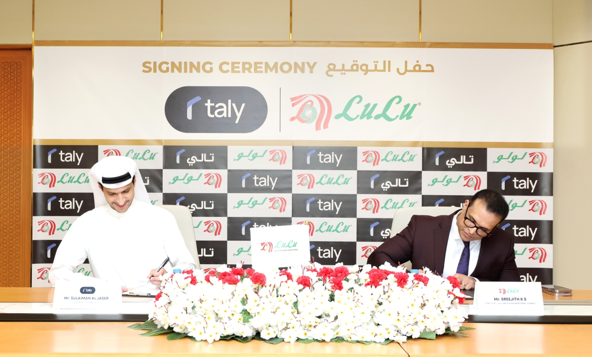 كولانتارا والجاسر خلال توقيع الشراكة