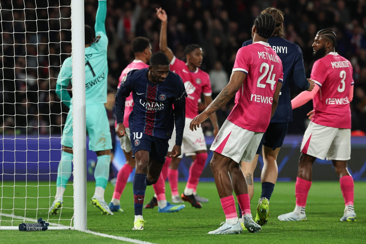 عثمان ديمبيلي محتفلاً بهدفه الثاني في مرمى تولوز (أ ف ب)