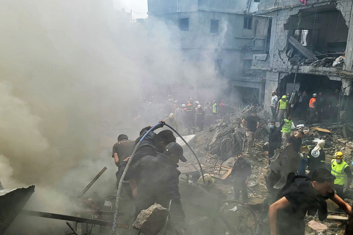 دخان غارة إسرائيلية على منطقة الجناح في بيروت (أ ف ب)