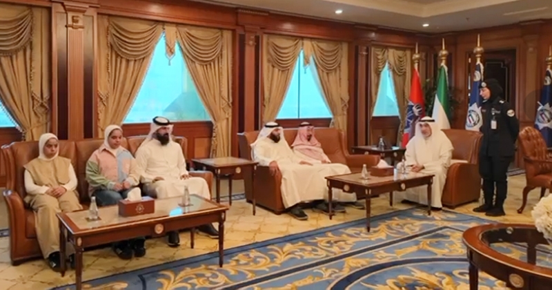 النائب الأول يستقبل ذوي شهيدَي القوة البحرية: تضحياتهما ستظل محفورة في وجدان الوطن وذاكرة المؤسسة العسكرية