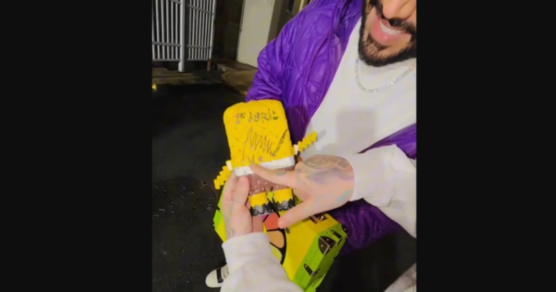 مغني راب أميركي يتباهى بدمية وقّع عليها مادورو في السجن