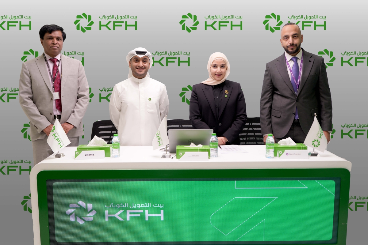 نهال المسلم وجاسم الضميد من «بيت التمويل» مع ممثلي شركات التدقيق