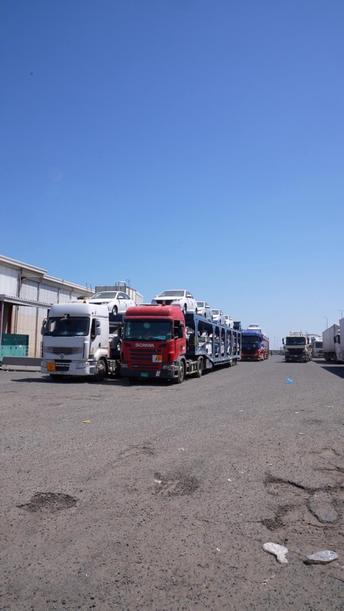 لا مشكلات في عبور الشاحنات