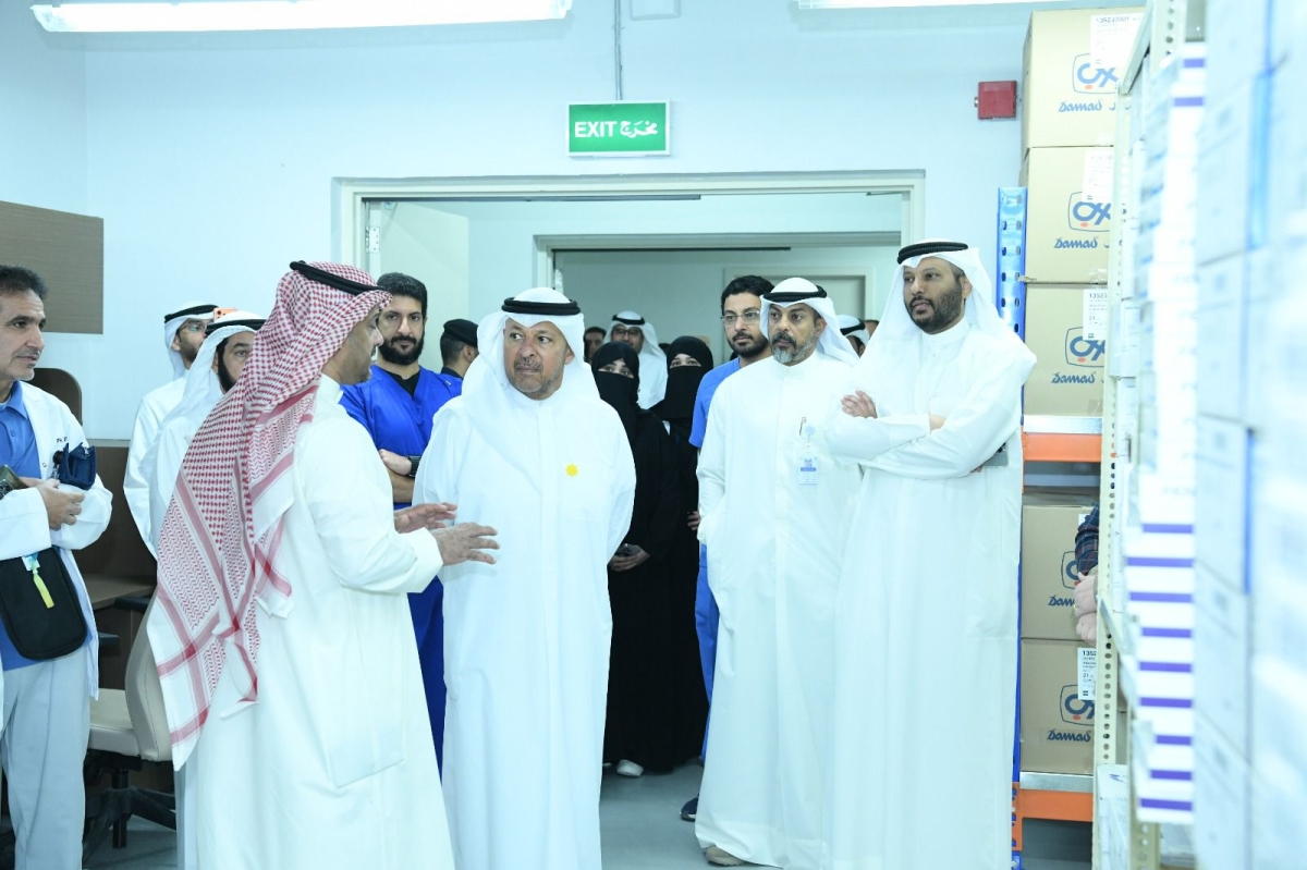 عذبي الناصر يستمع لإيجاز حول استعدادات المستشفى 