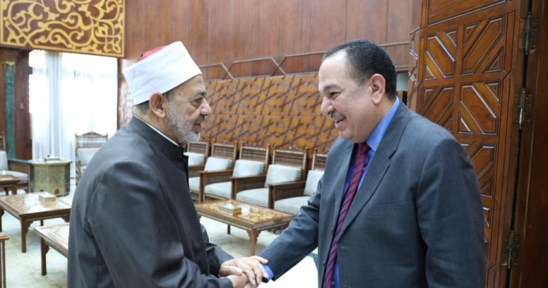 شيخ الأزهر: نرفض وندين استهداف المدنيين في الكويت