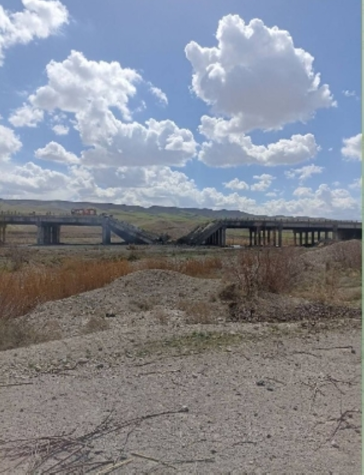 جسر إيراني استُهدف بغارات إسرائيلية - أميركية