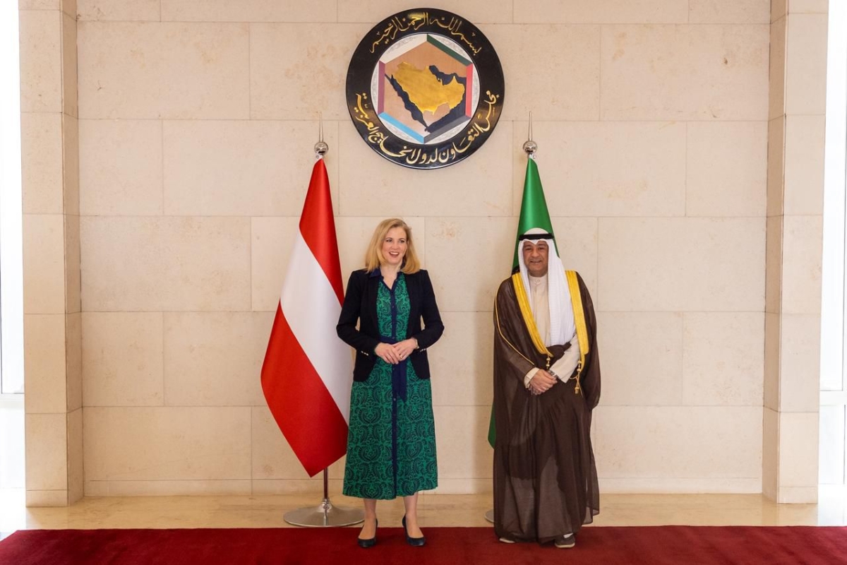 البديوي مستقبلاً وزيرة الخارجية النمسوية في الرياض