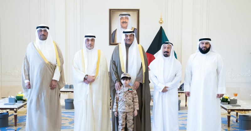 سمو ولي العهد يستقبل أسر شهداء الواجب من وزارتي الدفاع والداخلية وأسرة الشهيدة الطفلة الإيرانية 