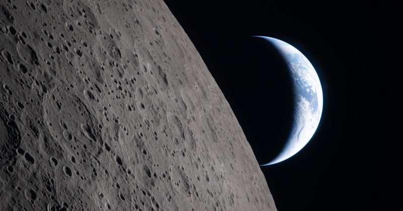 .. الأرض خلف القمر