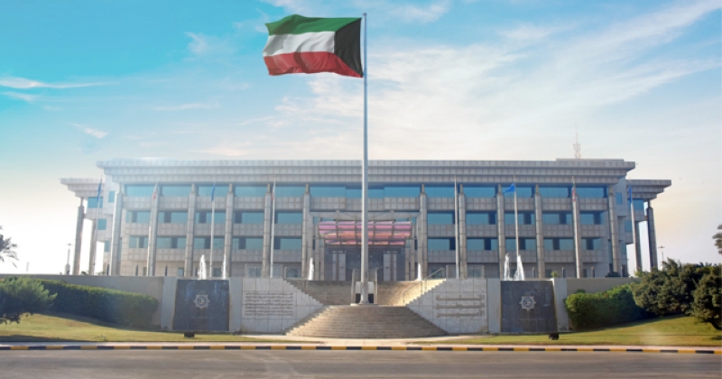 عاجل| الداخلية: ضرورة البقاء في المنازل وتجنب الخروج إلا لحالات الضرورة القصوى. ابتداءً من الساعة 12 اليوم إلى 6 من صباح غدٍ الأربعاء 