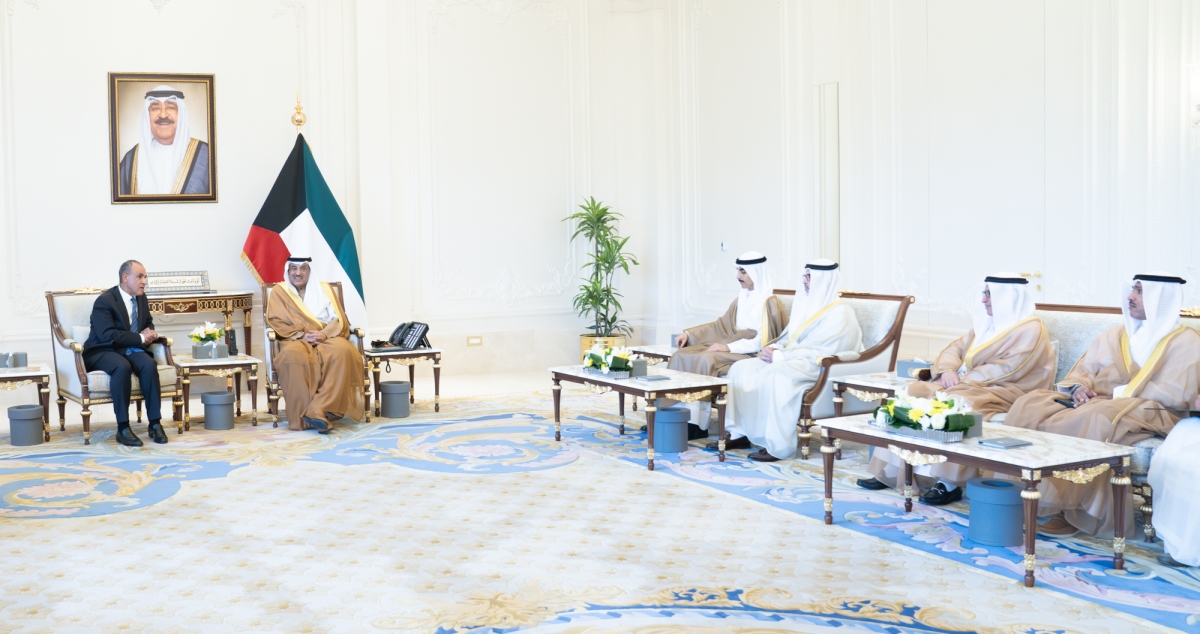 جانب من استقبال ولي العهد للوزير المصري والوفد المرافق