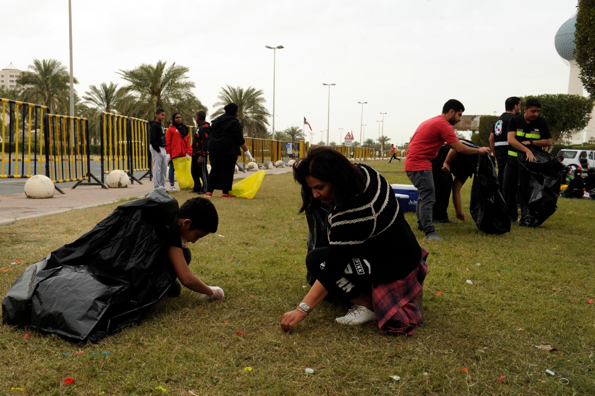 متطوعون ومتطوعات في إحدى حملات التنظيف  (أرشيفية)