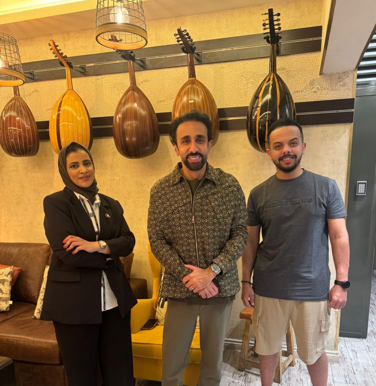 فهد الناصر يتوسط الهندي والحسيني