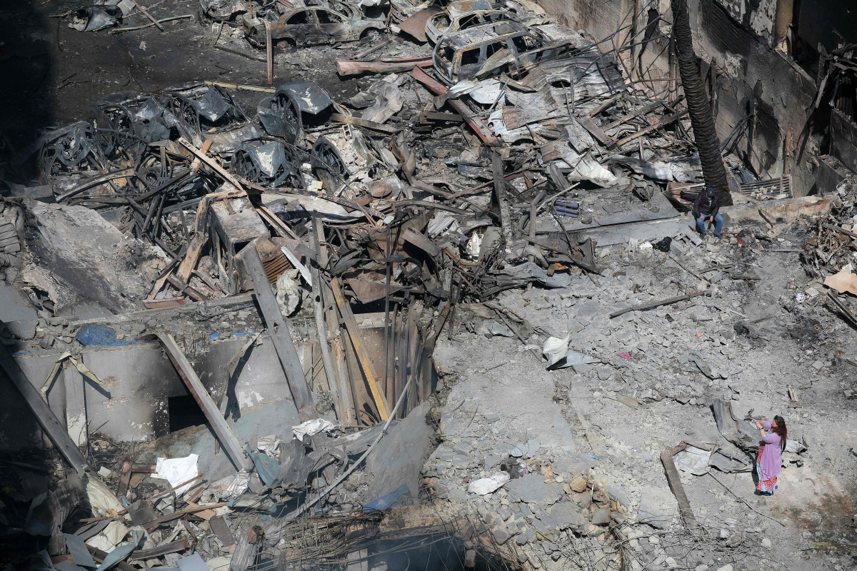 دمار واسع بعد غارات إسرائيلية على بيروت (أ ف ب)