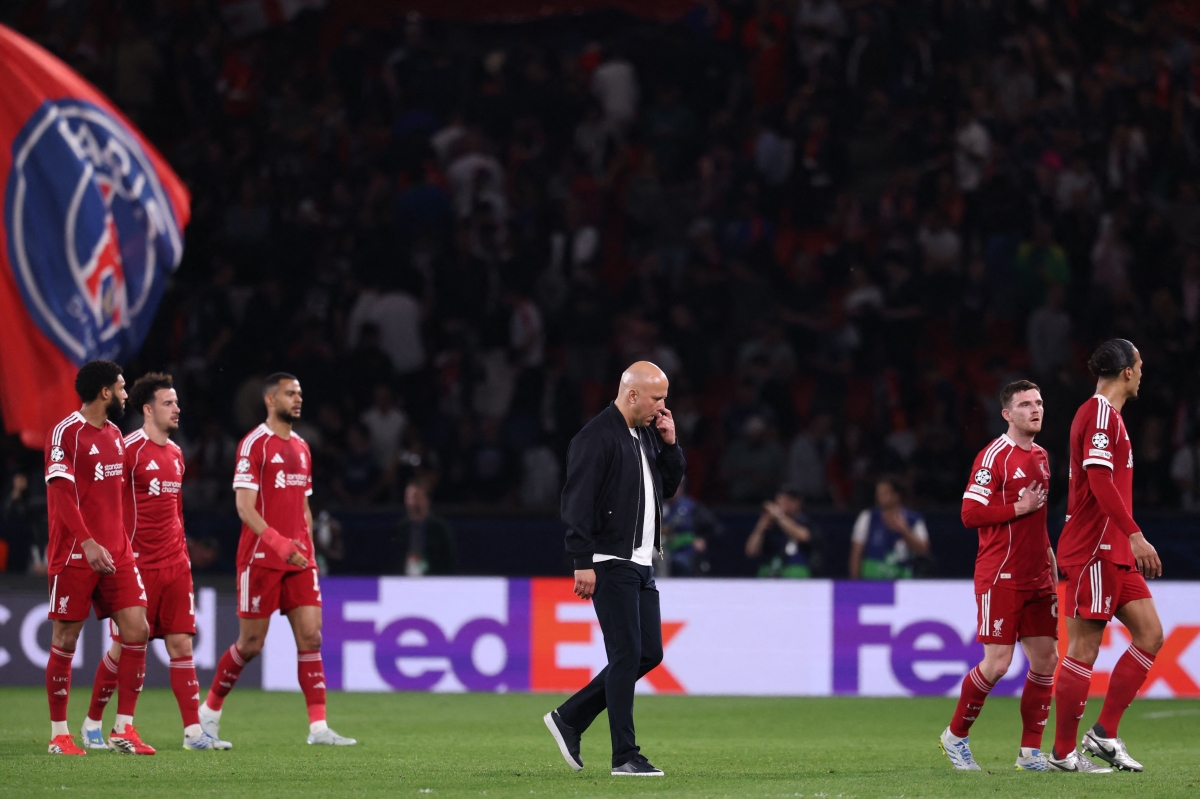 خيبة أرني سلوت ولاعبي ليفربول بعد الخسارة (أ ف ب)