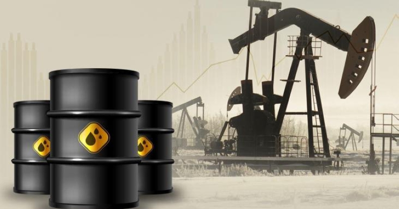 النفط يتراجع ويسجل أكبر خسارة أسبوعية منذ 2022 