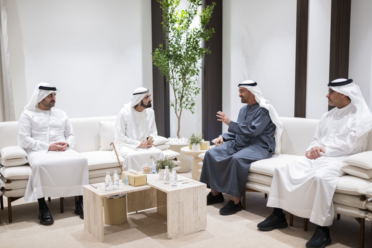 قادة الإمارات خلال اجتماع في أبوظبي (وام)