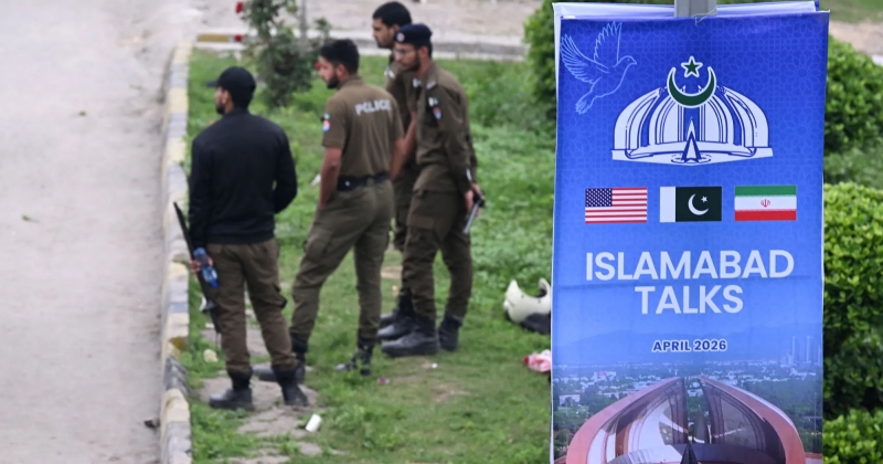 طائرة تقل وفد التفاوض الأميركي تصل إلى إسلام آباد