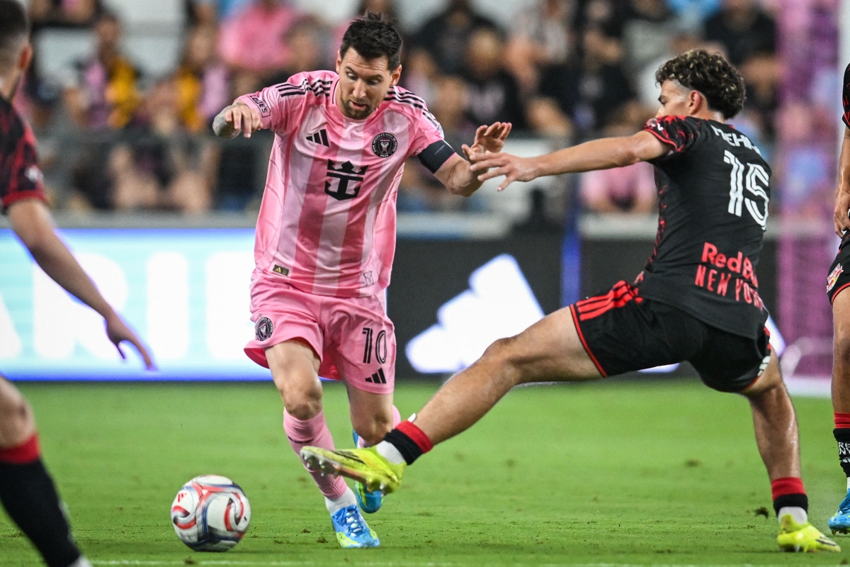 ليونيل ميسي خلال المباراة (أ ف ب)