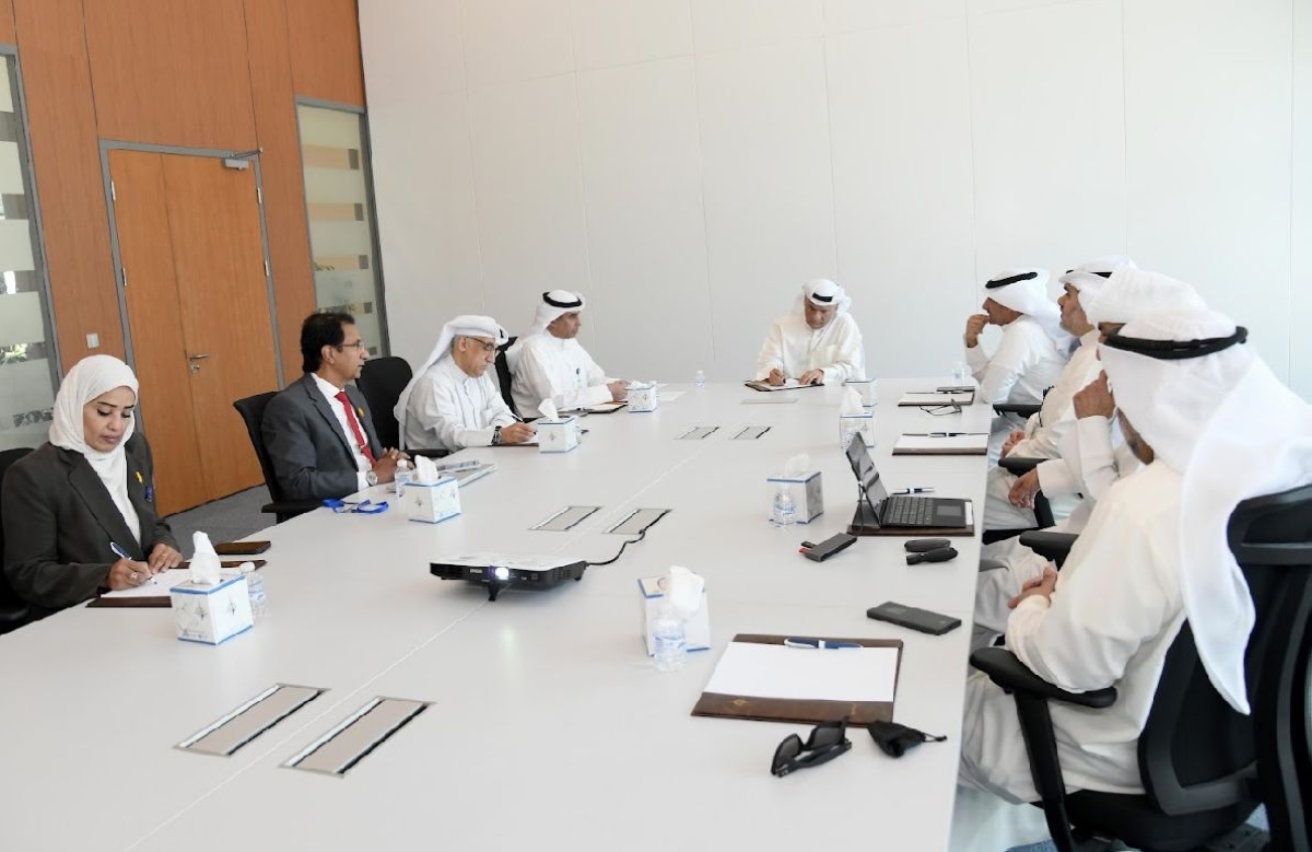 وزير التعليم العالي مجتمعاً بإدارة التطبيقي