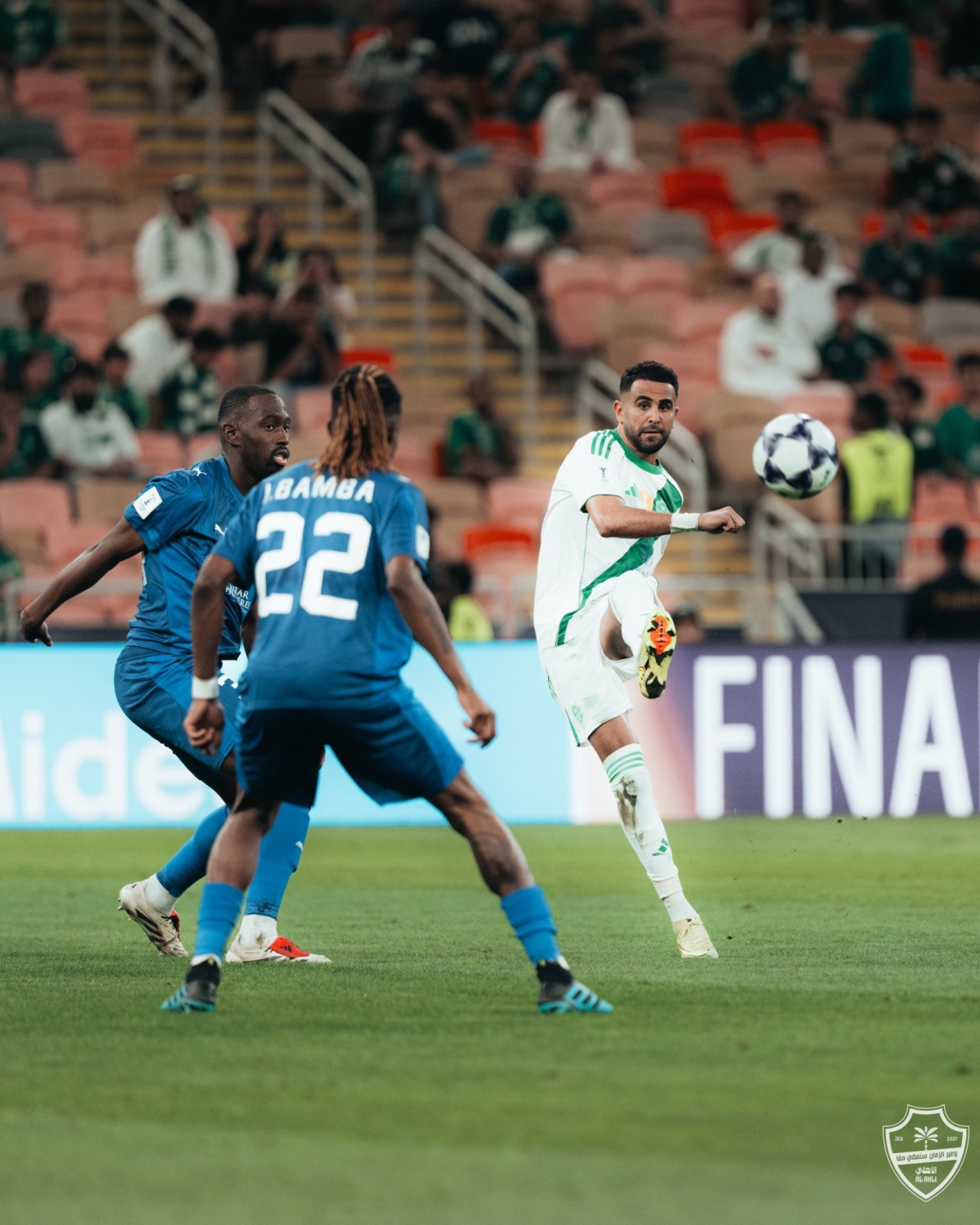 نجم الأهلي رياض محرز سجل هدف الفوز