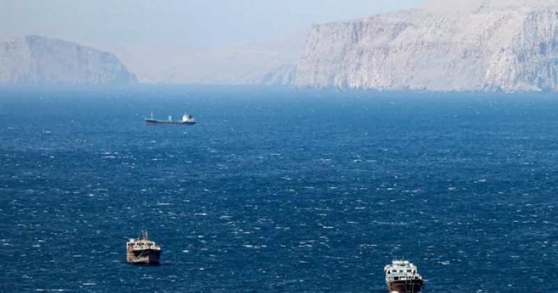 القيادة المركزية الأميركية: سنبدأ اليوم حصاراً شاملاً على موانئ إيران