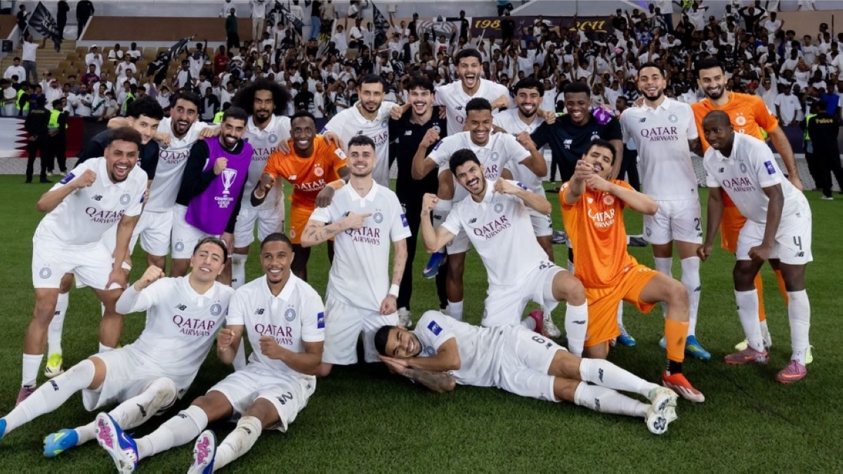 لاعبو السد يحتفلون بالفوز على الهلال