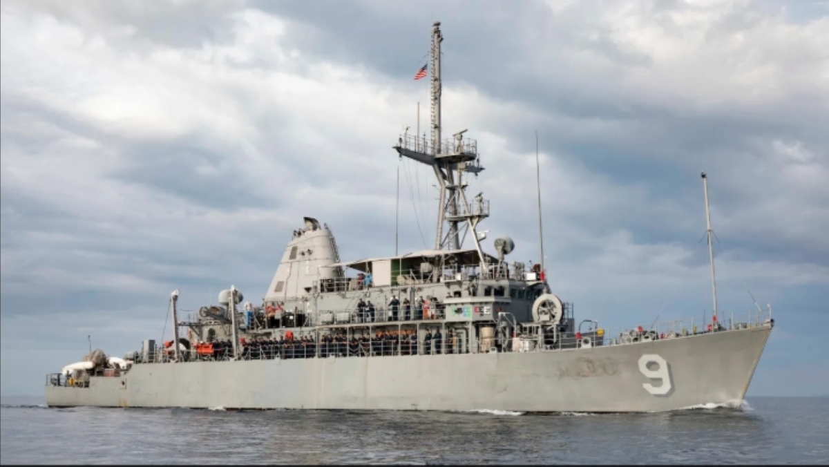 كاسحة ألغام أميركية في طريقها إلى المنطقة