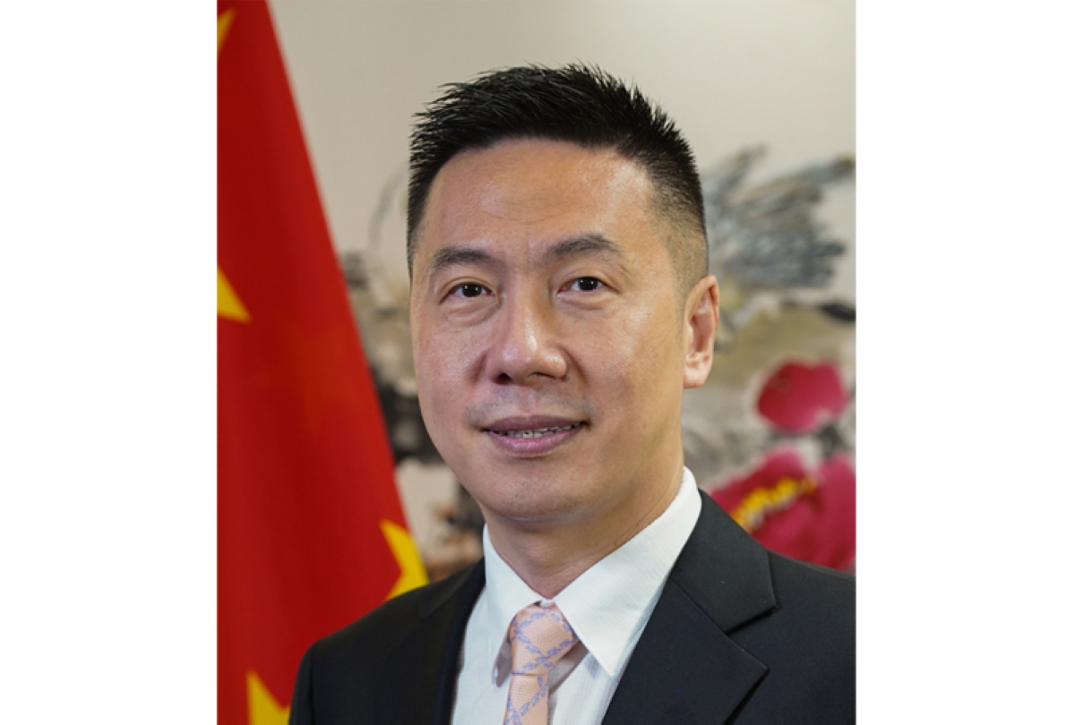 السفير يانغ شين