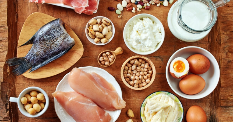 أطعمة غنية بالبروتين... مثالية لبناء العضلات وفوائد أخرى 