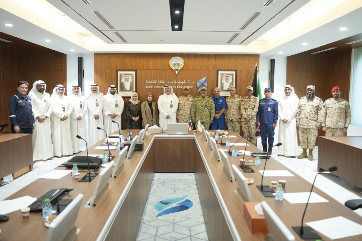 فريق «أمان» لدى زيارته لجنة الطوارئ في وزارة الكهرباء